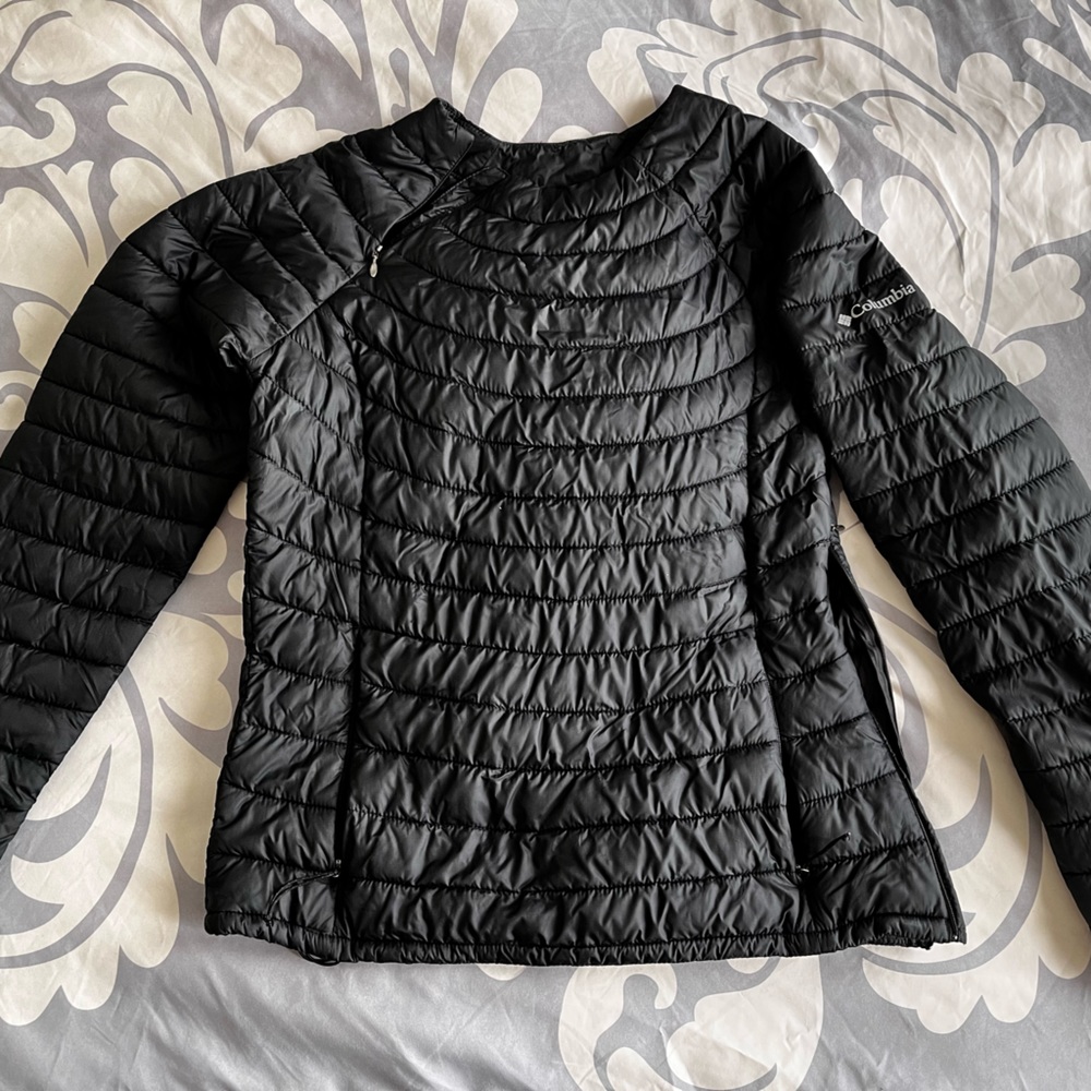 Columbia pullover lightweight puffer jacket.